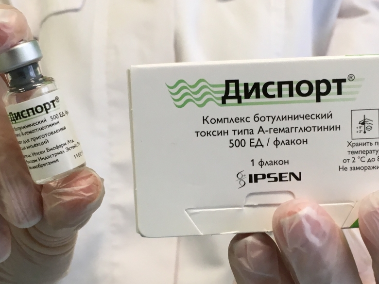На каждом флаконе имеется  серия, номер и, естественно, название препарата (на русском языке!)