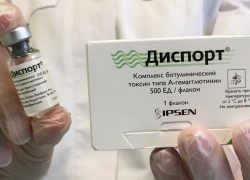 На каждом флаконе имеется  серия, номер и, естественно, название препарата (на русском языке!)